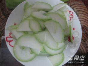 吃蒲瓜需要削皮吗视频,蒲瓜食用前的去皮技巧揭秘